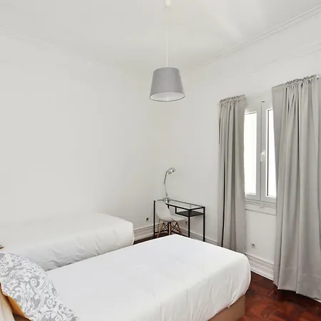 Avenida Πανσιόν *